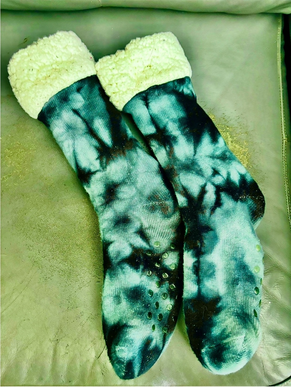 Cozy Sherpa-Lined Tie-Dye Gripper Socks - Blue